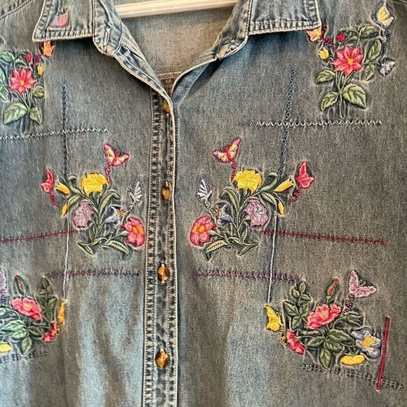 Vintage cottagecore denim shirt with embroidery - Picture 3 of 7